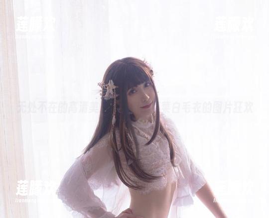 无处不在的高清美感——翎柒菜菜白毛衣的图片狂欢