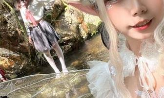 这些无圣光的照片，似乎小黄鸡都在嫌弃自闭颜球球。