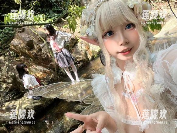 这些无圣光的照片，似乎小黄鸡都在嫌弃自闭颜球球。