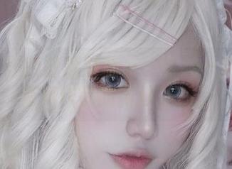 窗口与猫的静默对话——芊川一笑MNK写真作品的微妙之处。
