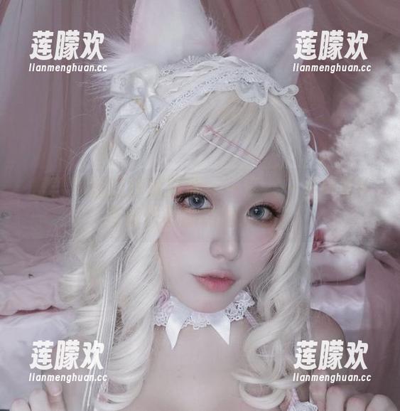 芊川一笑MNK 窗口与猫的静默对话——芊川一笑MNK写真作品的微妙之处。