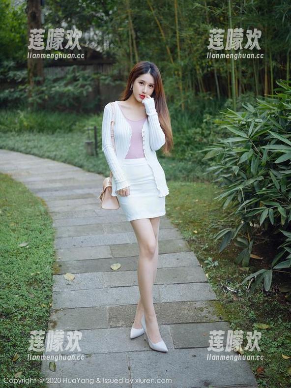 花漾show-周大萌 花漾show - 原图里,周大萌的牛仔裤完美到不行,有种想抢走的冲动