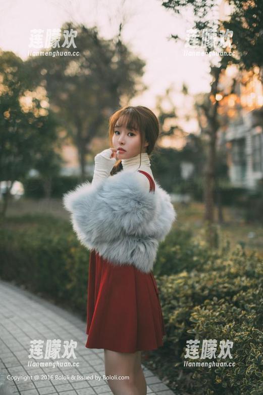 菠萝社 - 私拍里的王语纯，校园体操服—原图中藏着几分逗趣，几分温柔。
