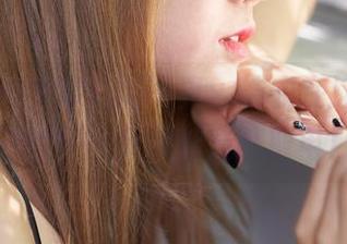 蜜桃社 - 全套礼服写真：结衣在这里，我只能在一旁默默羡慕取电！