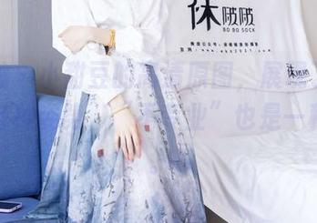 袜啵啵 - 小甜豆的高清原图，展现了芭蕾鞋的各种姿势，“不专业”也是一种可爱。