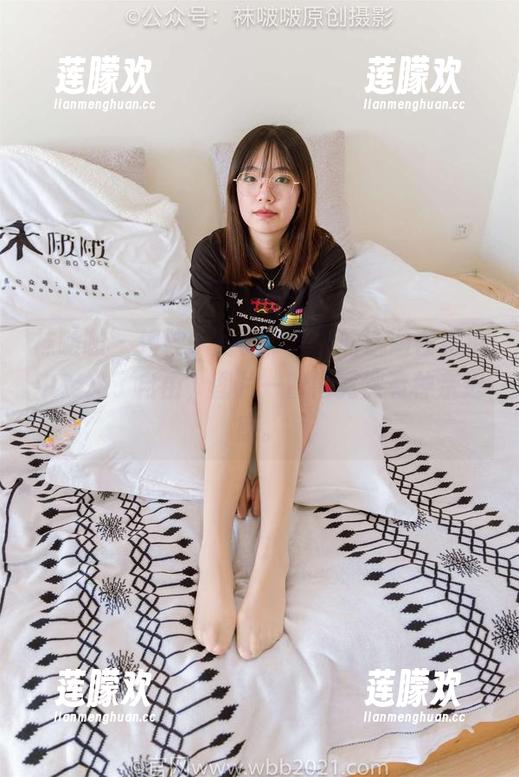 袜啵啵 - 把鞋子甩了，裸足的涵涵在私拍中定义了自由，图片一瞥间竟然有种亲近感。
