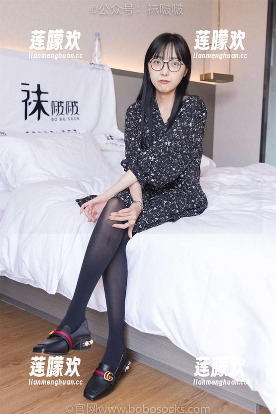 袜啵啵-瑶瑶 袜啵啵 - 白得发光的瑶瑶,原图下载中,快来欣赏她的清新气息!