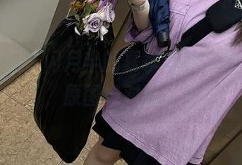 不经意间，闪月半的夏季制服让我停下来了，原图绝对要分享！