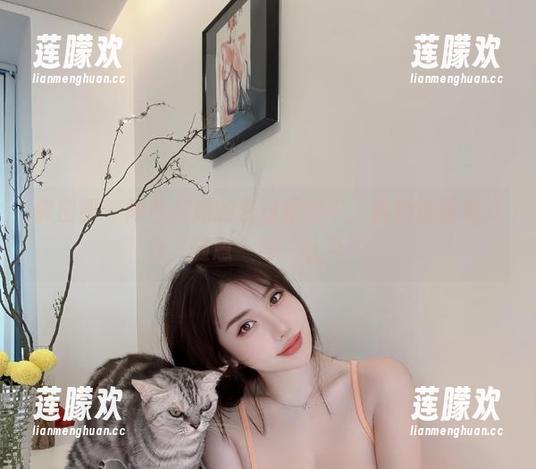微密圈 - 阿色在她的夏日图包中，隐约透露着几分“随意”与“认真”。