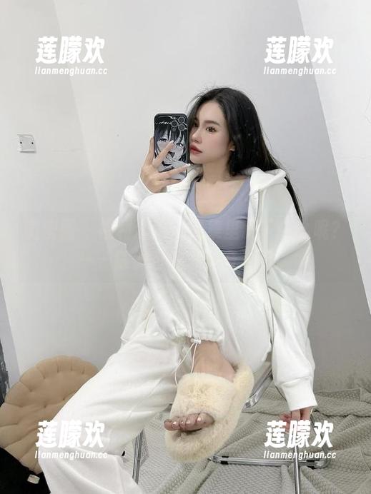 陈佩奇 微密圈 - 福利满满,图集里藏了什么呢?——陈佩奇的女仆奇遇记。