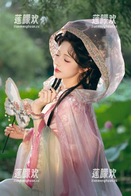 当雯妹不讲道理穿越户外场景，竟然让风都开始打滚儿了！图片、作品分享！