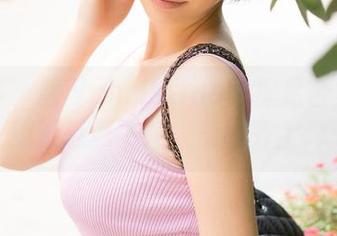 青豆客 - 黄可christine的裸足合集：让脚趾轻舞飞扬，美图齐上阵