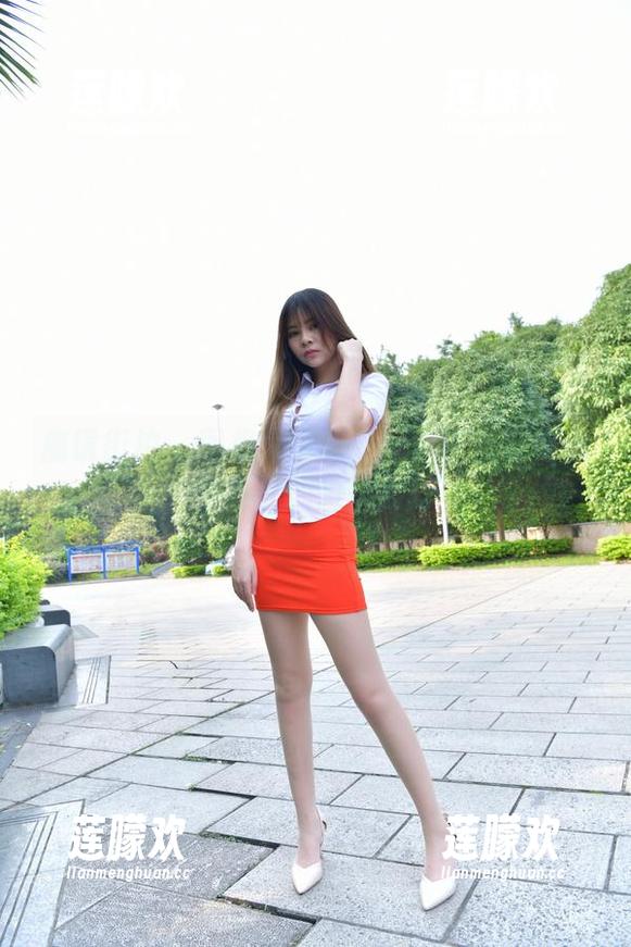 魔镜街拍 - 图集大揭晓：婷婷在圣诞肉丝世界里的冷风旅行