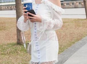 魔镜街拍 - 黑丝OL日常分享：婷婷带你欣赏办公室里的美图小宇宙