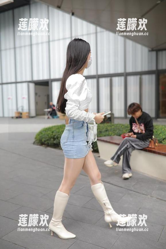 魔镜街拍 魔镜街拍:紧致美臀少妇的高清摄影合集,嘘……你会发现意想不到的细节哦!
